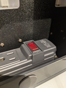 A920 multi-terminal charger power switch